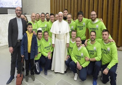 Cetraro: La San Benedetto Calcio a 5 incontra Papa Francesco. Consegnata una somma di denaro per i senzatetto
