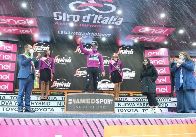 Il Giro d’Italia onora la memoria di Jole Santelli con un minuto di silenzio