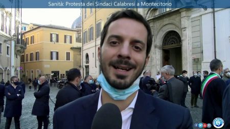 Sanità: I Sindaci calabresi protestano davanti Montecitorio