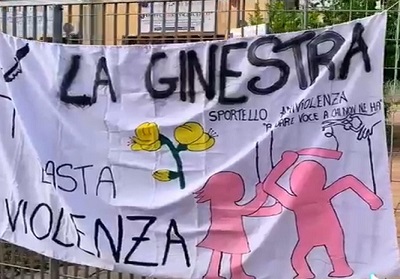 “Neanche con un dito”: La Ginestra insieme ai detenuti del carcere di Cosenza dicono No alla violenza sulle donne