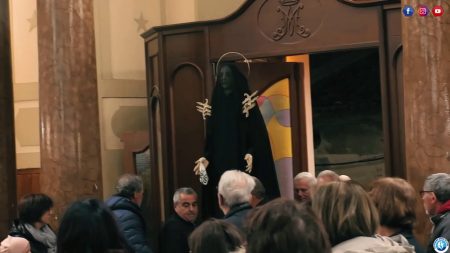 DIAMANTE: Venerdì Santo – L’Addolorata prende Gesù morto in Croce