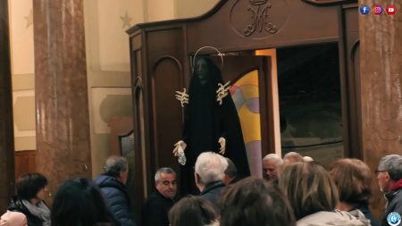 DIAMANTE: Venerdì Santo – L’Addolorata prende Gesù morto in Croce