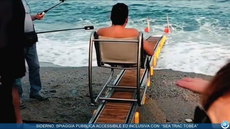 Siderno: Una sedia speciale per l’accesso a mare dei disabili