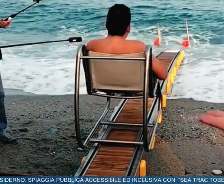 Siderno: Una sedia speciale per l’accesso a mare dei disabili