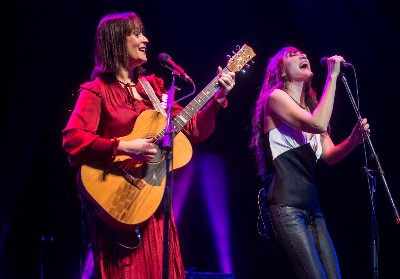 Praia a Mare: Grande attesa per il concerto di Carmen Consoli e Marina Rei