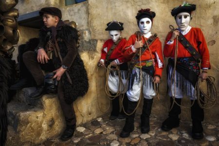 Verbicaro: Una mostra fotografica dedicata ai Carnevali della Sardegna e Basilicata