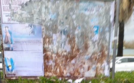 Scalea: Manifesti funebri strappati. La denuncia dell’Unione delle Associazioni