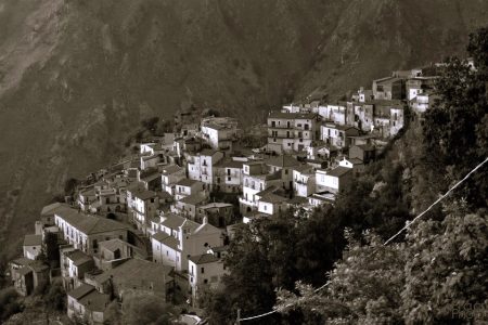 Buonvicino. La rivolta contro il “Jus Primae Noctis” e il tesoro dei De Paola. Pillole di storia di Francesco Cirillo