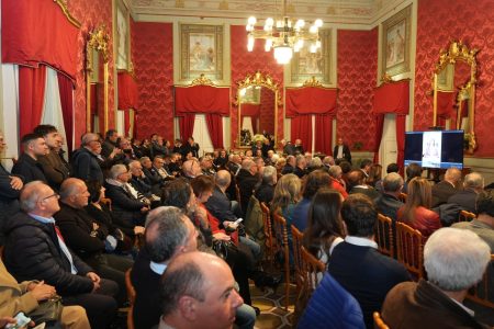 “Dieci anni nelle istituzioni” di Mimmo Bevacqua apre il dibattito sul il rapporto tra Stato e Regioni